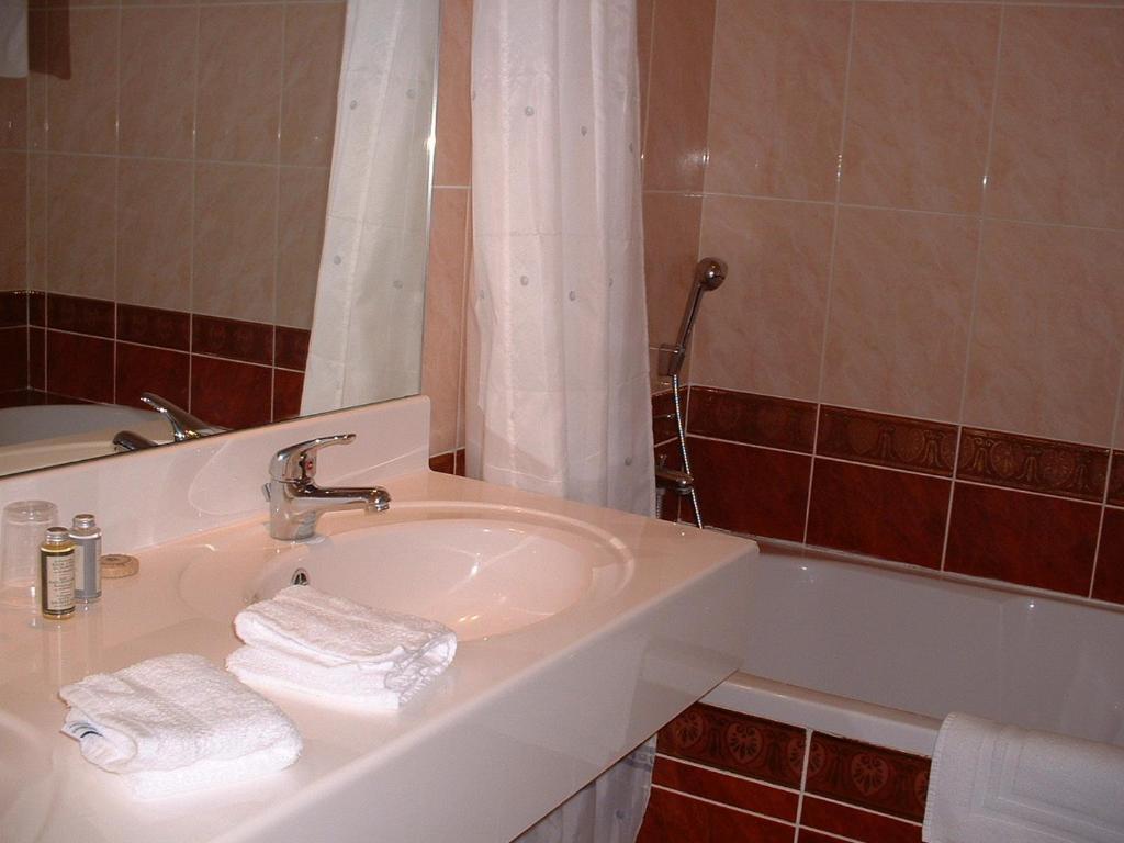 Domaine Du Pont De L'Eyre Hotel Salles  Quarto foto